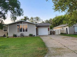 1224 Elm St, Saint Paul, NE 68873