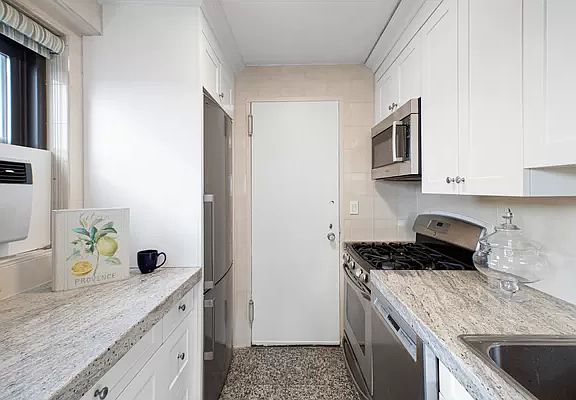 4th image of 111 E 85th St #23G