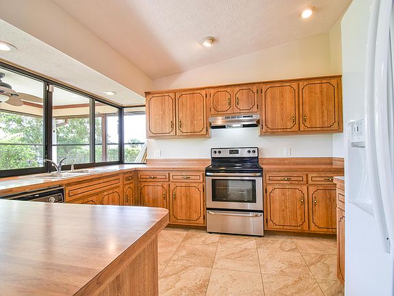 4th image of 1981 SE Manth Ln