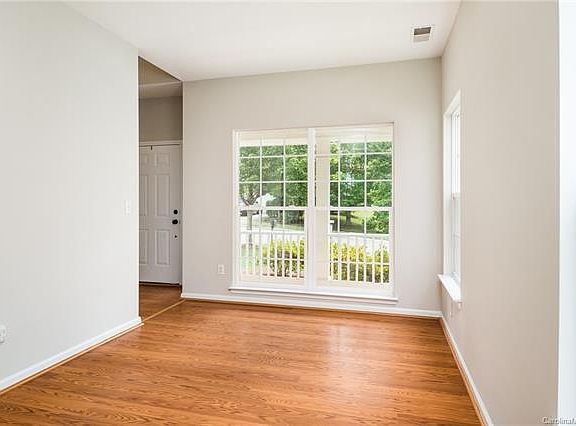 3rd image of 108 Autry Ave