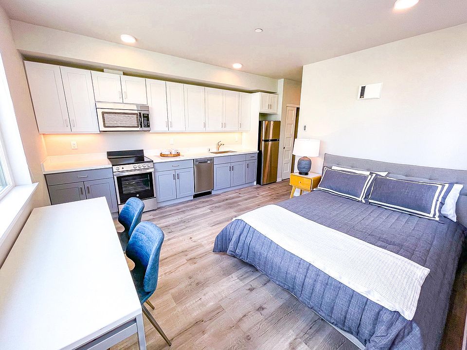 1st image of 5521 15th Ave NE #303