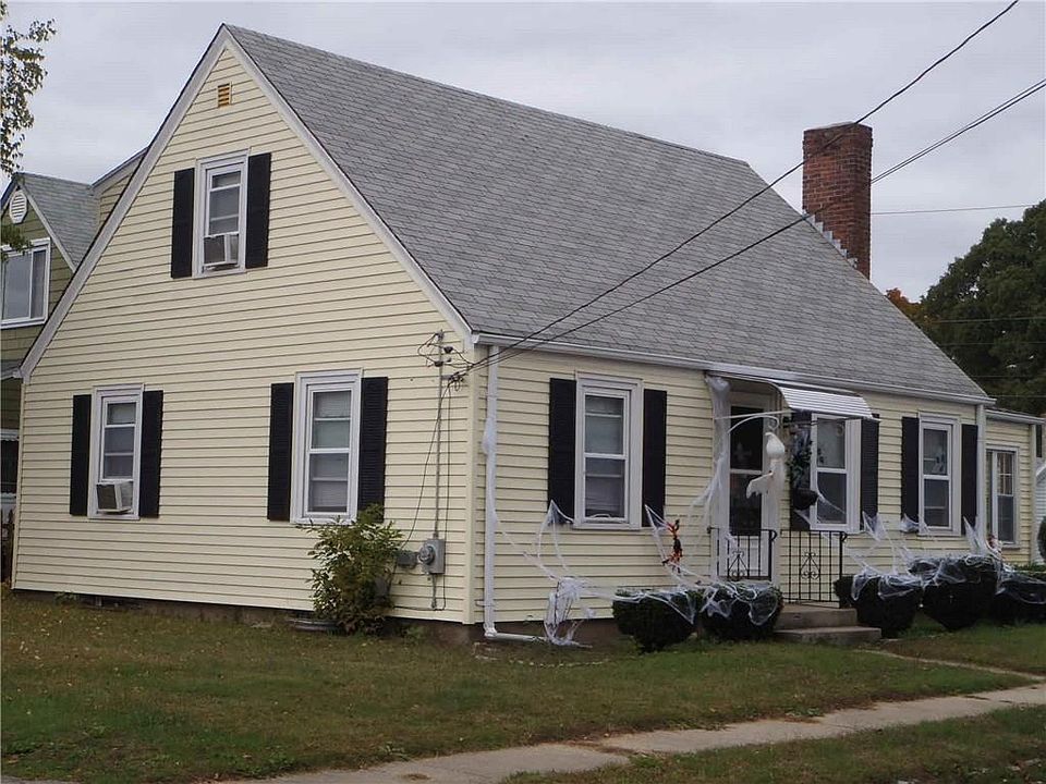 1st image of 82 Leslie St