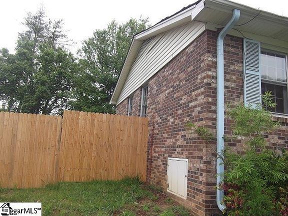 3rd image of 17 Stacy Dr