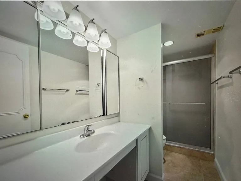 8360 Greensboro Dr #926 — Photo 11