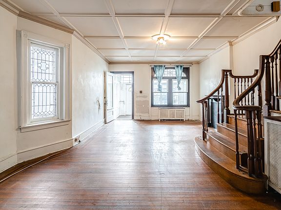 4th image of 4919 Larchwood Ave