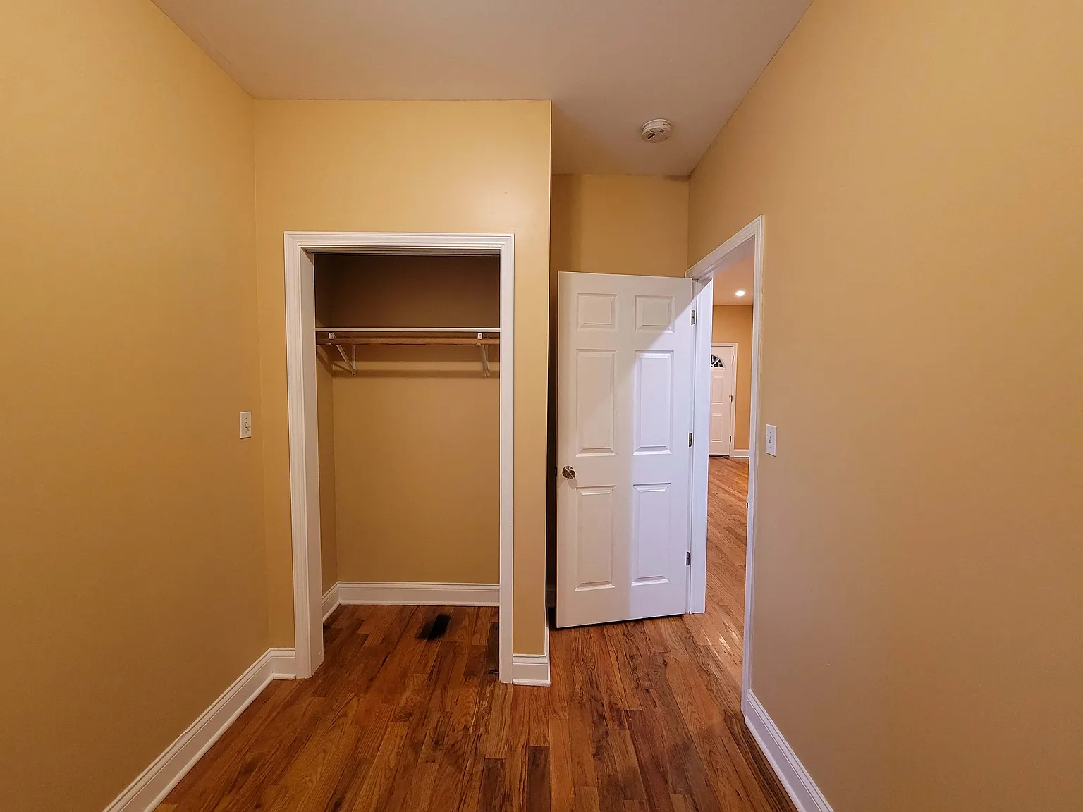 718 S. Aberdeen St — Photo 4