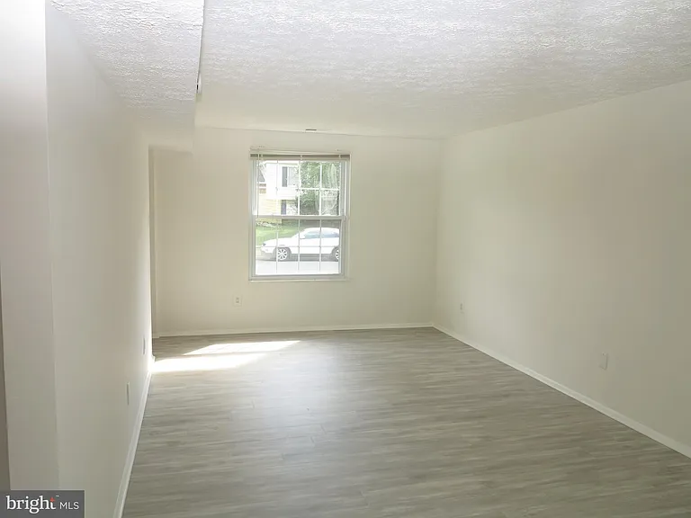 8406 Woodford Ct — Photo 14