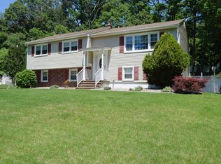 662 N Meadow Dr, Bound Brook, NJ 08805
