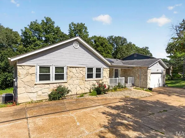 125 Strecker Rd, Ballwin, MO 63011