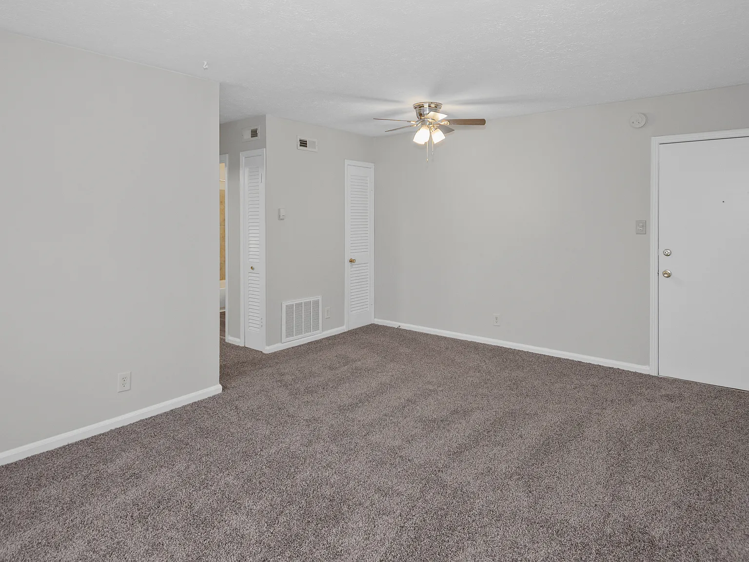 2514 Frankfort Ave — Photo 3
