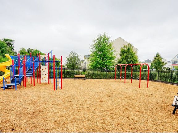 4th image of 550 Woodstream Blvd