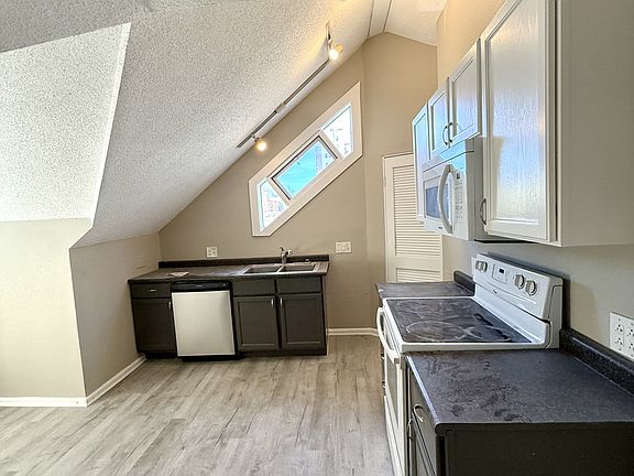 2nd image of 3830 Warwick Blvd APT 3