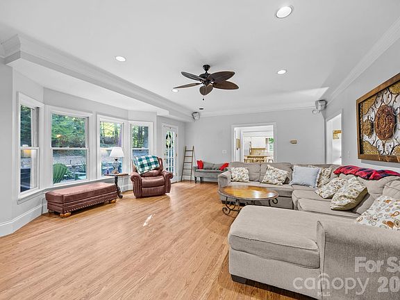 3rd image of 5 Silverstone Dr