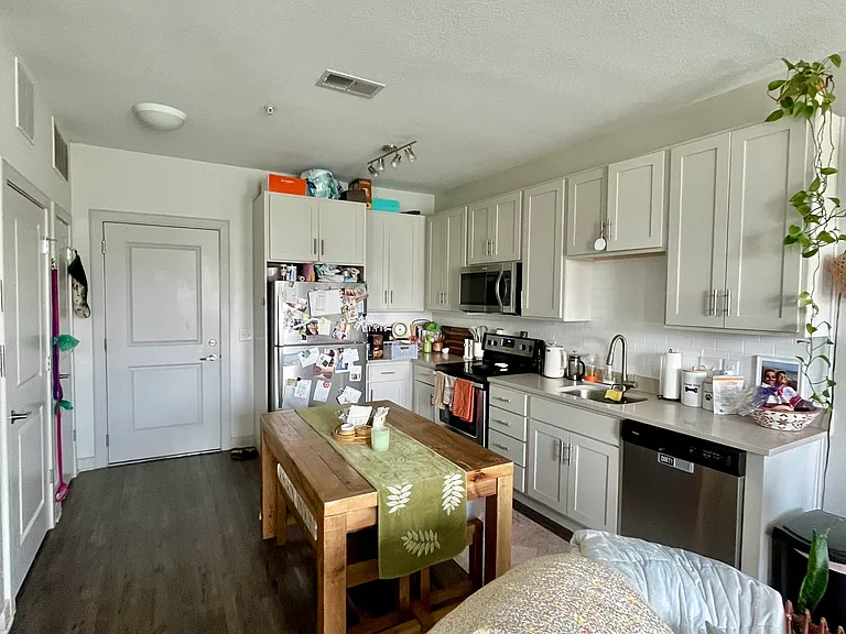 1410 Shucker Cir #403 — Photo 3