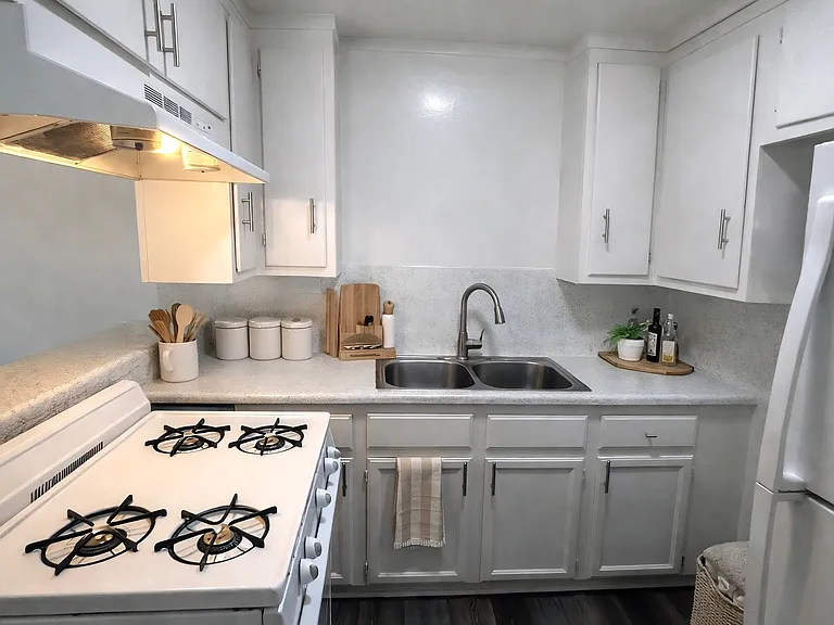 12425 Harris Ave #B8 — Photo 5