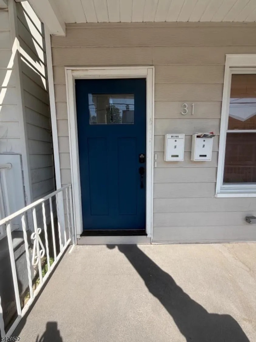 3 bed, 1.0 bath, $2,050 — Photo 3