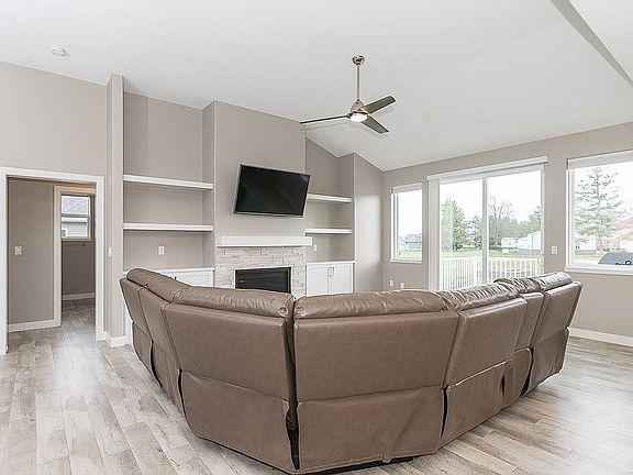 5th image of 970 Grouse Ct