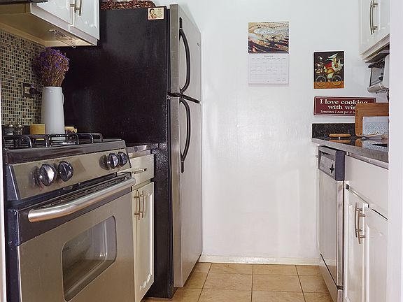 5th image of 137 E 36th St #4E