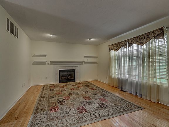 5th image of 9067 Georgian Ct