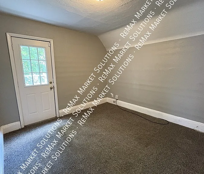 1138 E 114th St — Photo 9