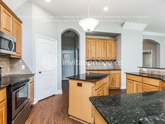 5th image of 557 Sterling Dr