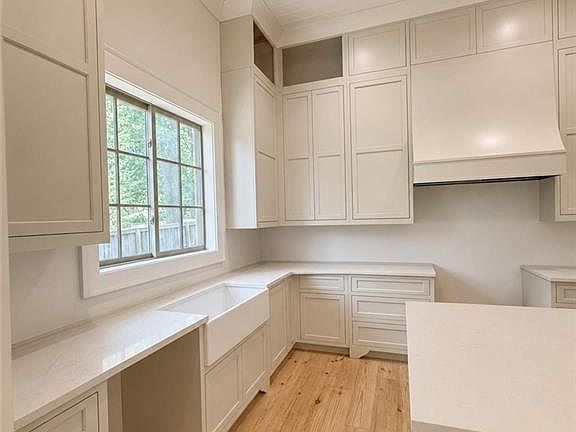 4th image of 214 Tensaw Ave