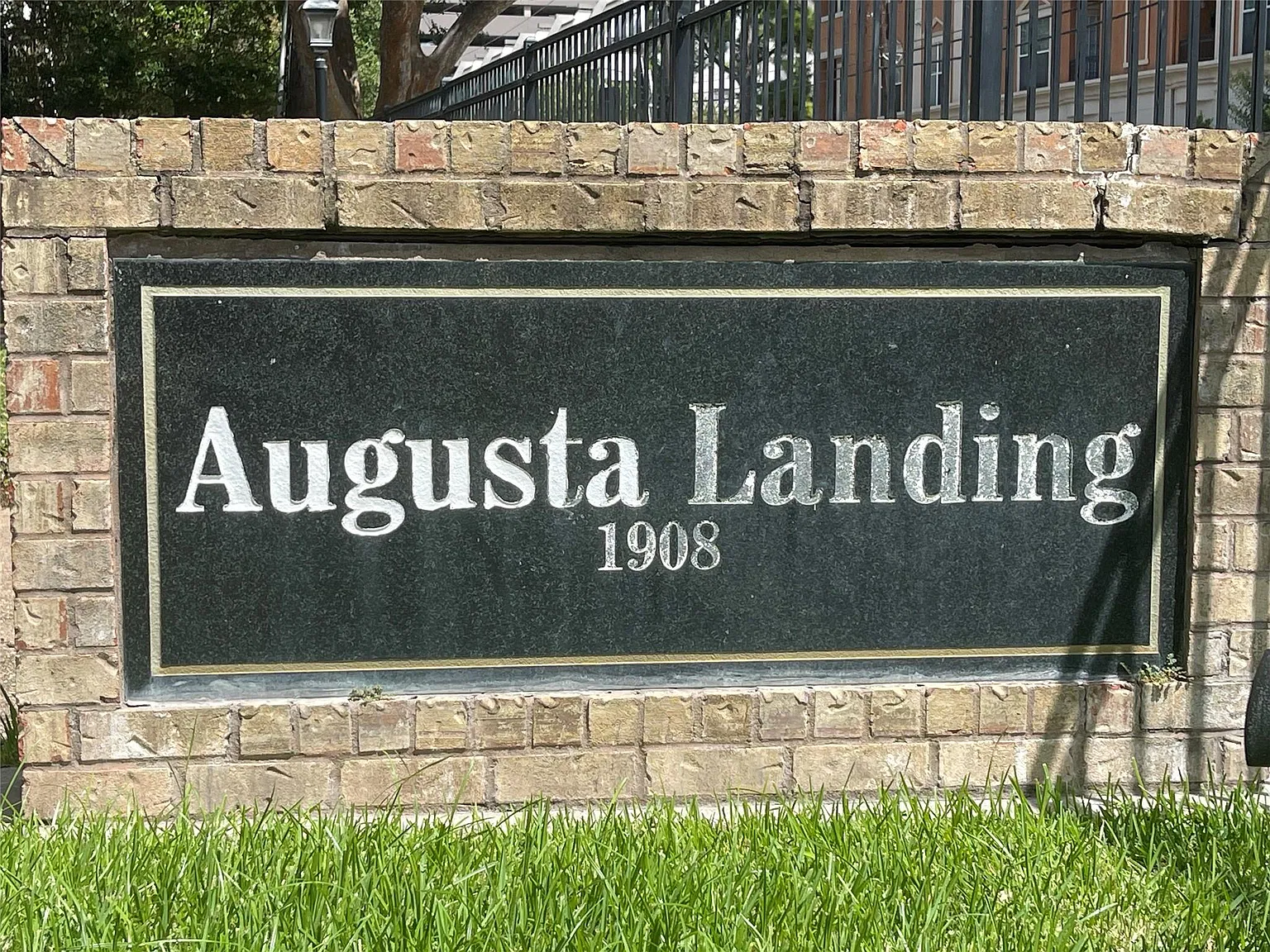 2 bed, 2.5 bath, 1424 sqft, $2,150 — Photo 3