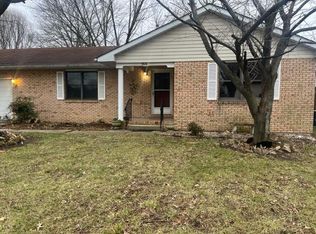 906 Briarwood Dr, Bethalto, IL