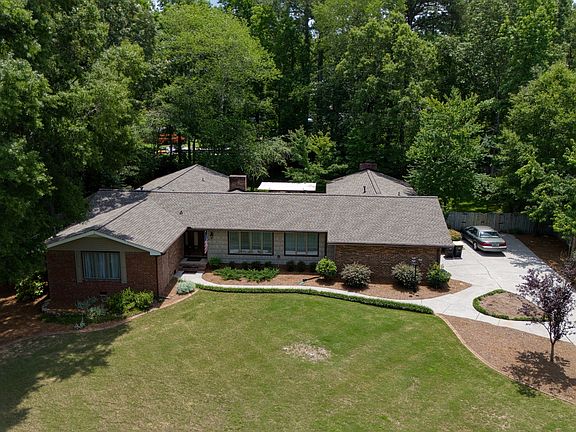 2nd image of 109 Rollingwood Cir