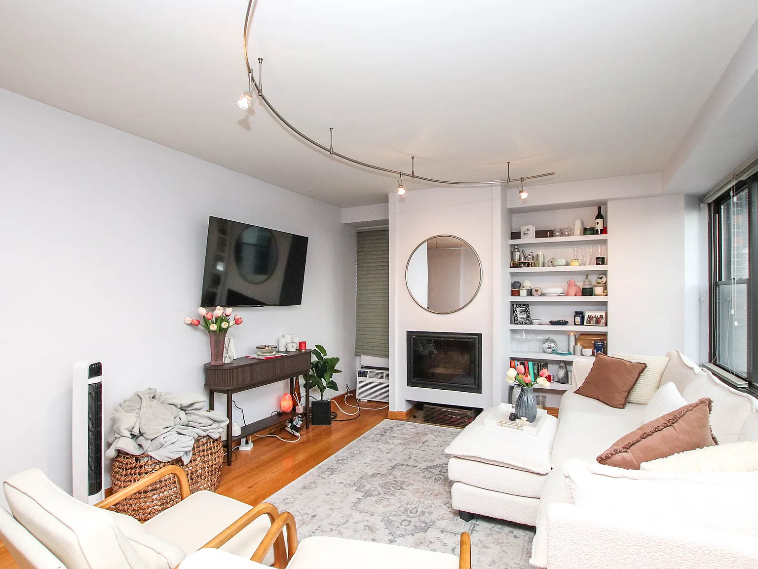 2 bed, 1150 sqft, $3,750 — Photo 3