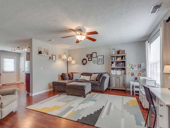 5th image of 206 Glen Valley Cir