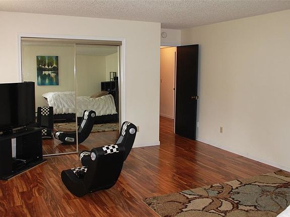 5th image of 3206 Riverview Dr