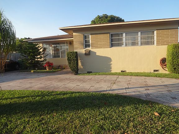 4th image of 1435 NE 135th St