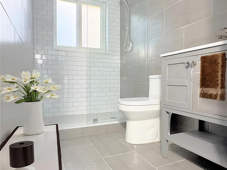 7325 Byron Ave #3 — Photo 4