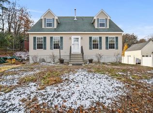 91 Main St, Raymond, NH 03077