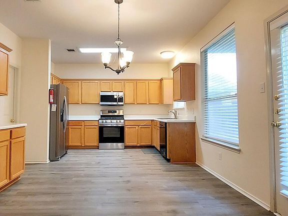 3rd image of 724 Leann Ln