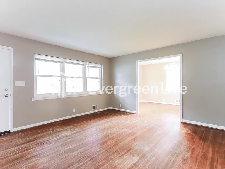 636 Blanton Ln — Photo 3