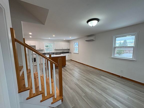 4th image of 1288 Callbeck St