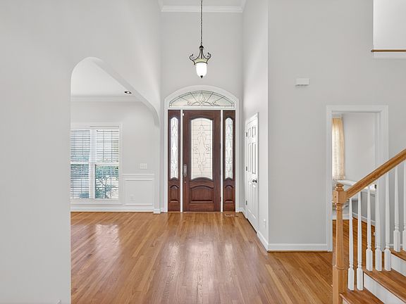 4th image of 2013 Earl Pearce Cir