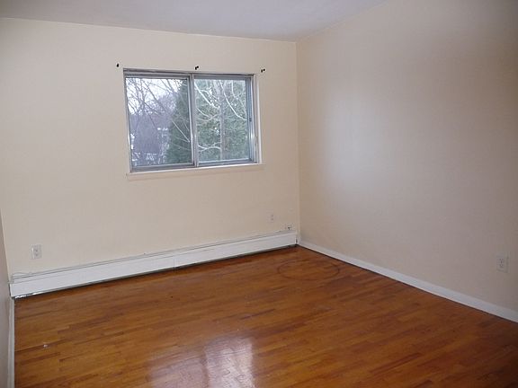 3rd image of 12 Shelley Ct