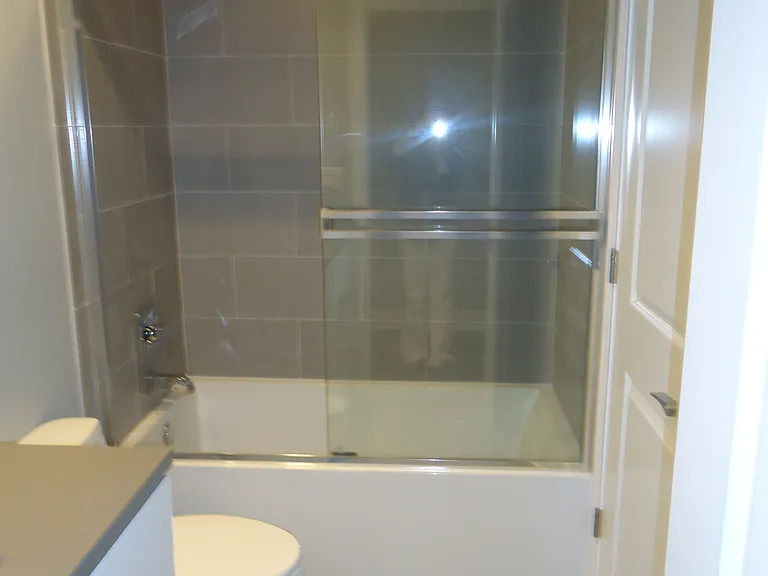 3342 N Southport Ave — Photo 15