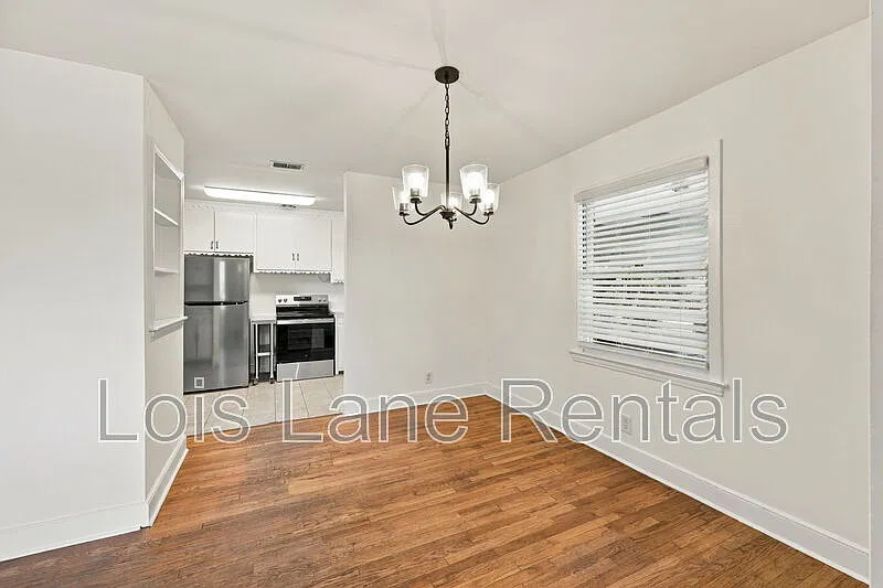 3 bed, 1.0 bath, 1100 sqft, $3,000 — Photo 3