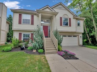 364 Lake Forest Dr, Waterford, MI 48327