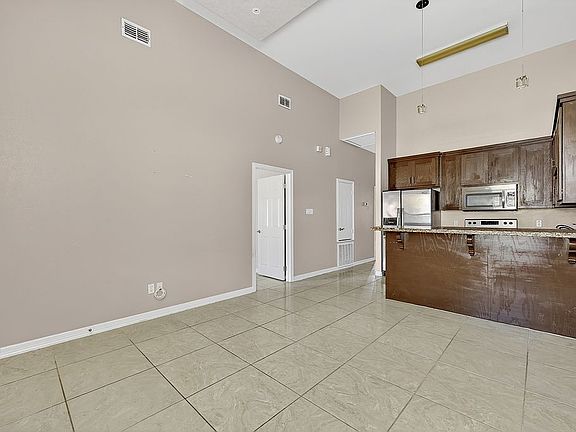 3rd image of 3152 Regal Dr