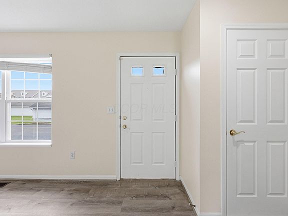 4th image of 1075 Shady Lake Dr