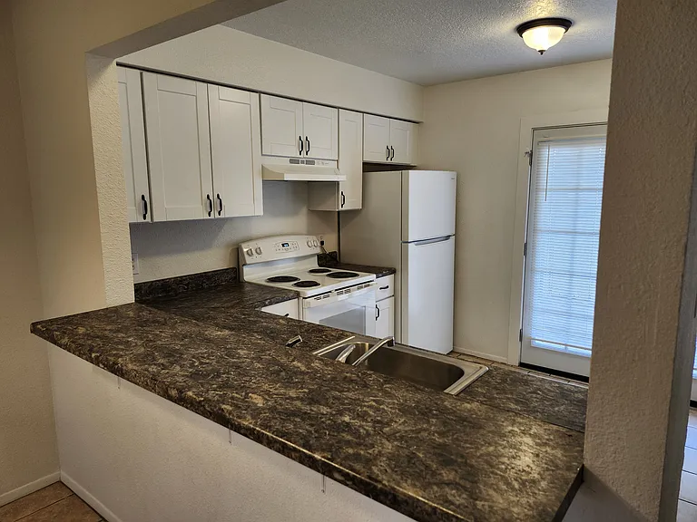 448 Dartmouth Ave #C — Photo 2