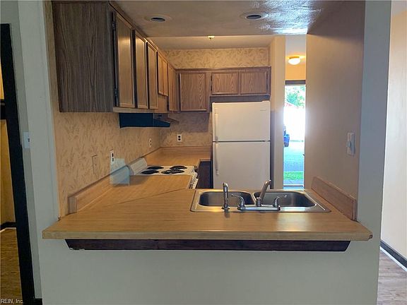 4th image of 3518 South St