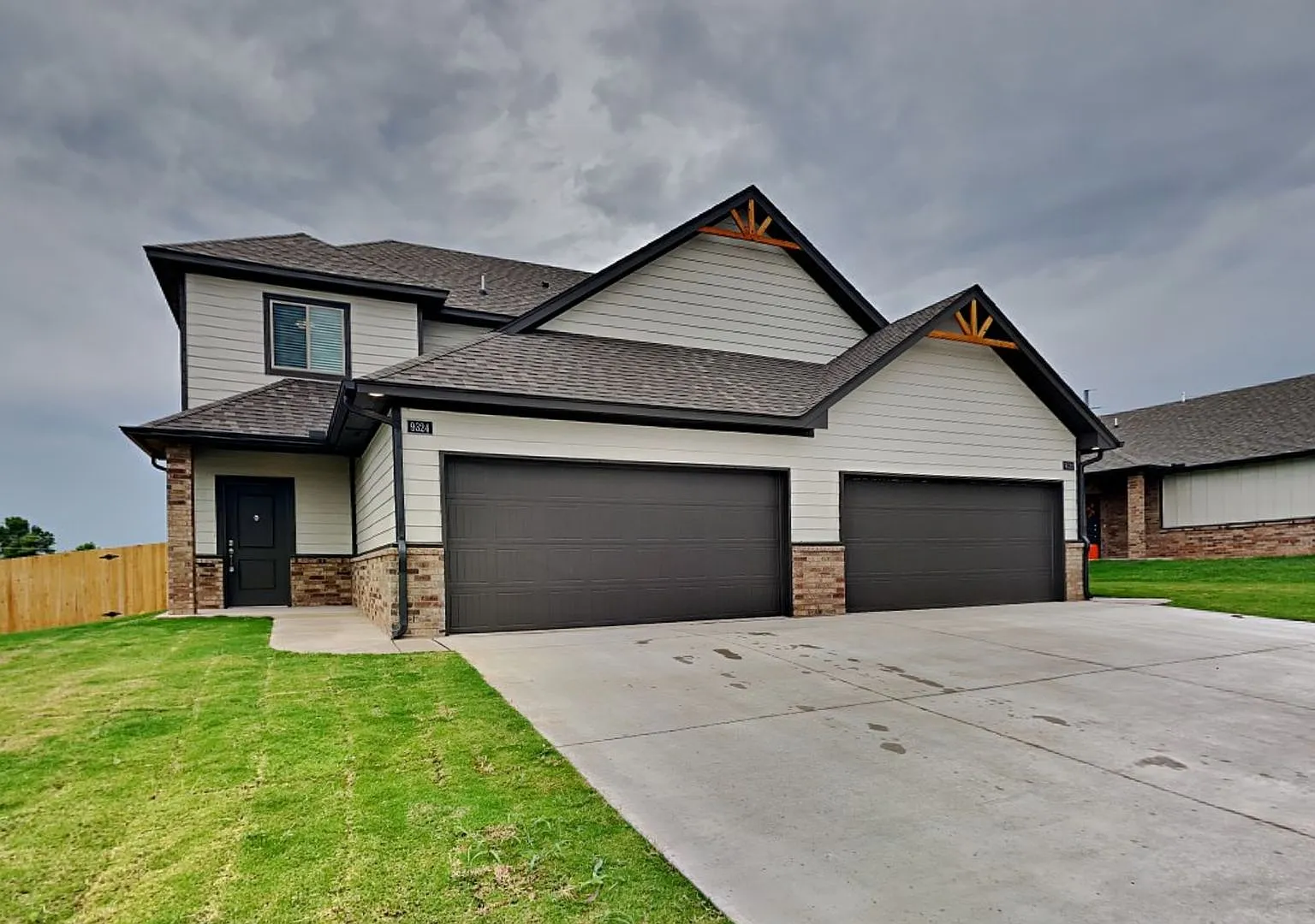 Luxury Modern 3 Bedroom 2.5 Bathroom modern townhome in Piedmont Schools-Neighborhood Park/Basket... — Photo 1