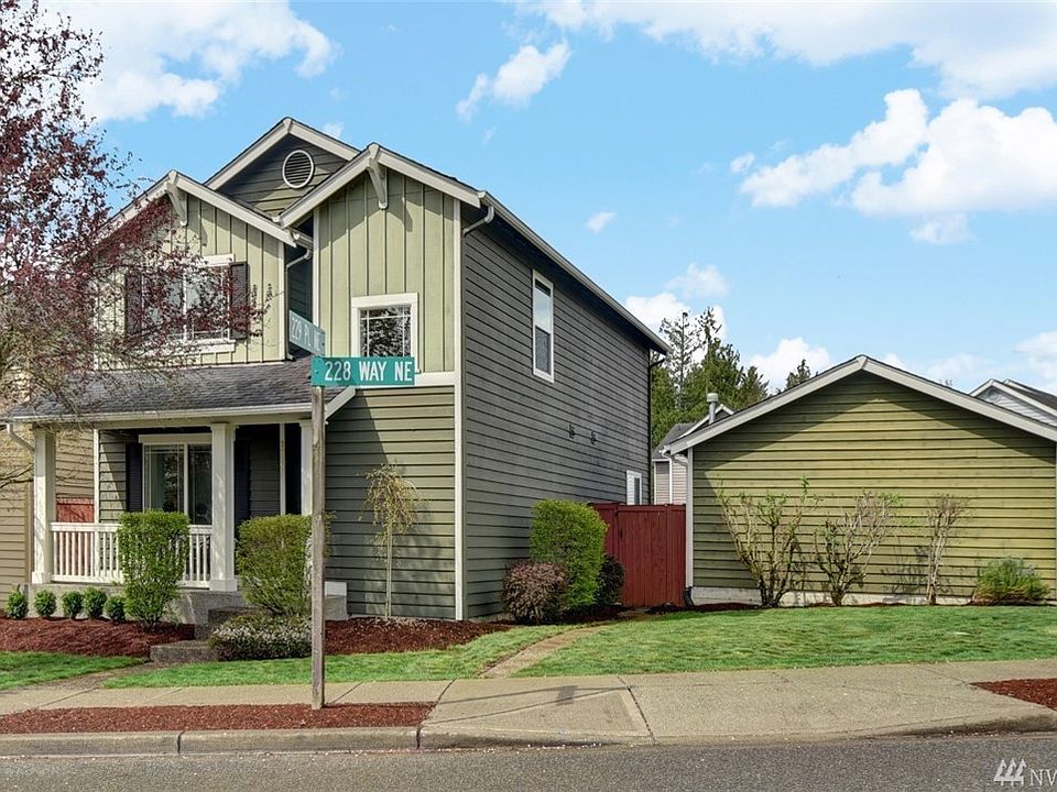 Check out this adorable home in Redmond Ridge! A block from award-winning Rosa Parks Elementary & new Timberline Middle School (opening Fall 2019), top Lake Washington School District