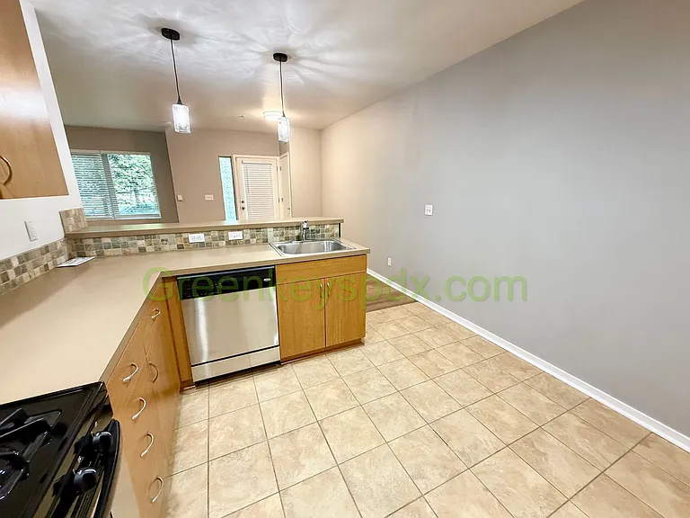 8514 N Central St — Photo 5